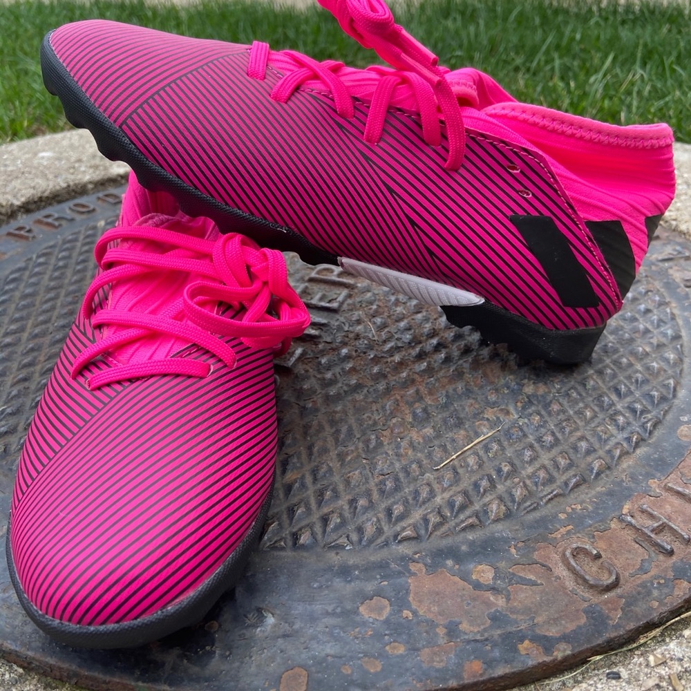 Soccer shoes